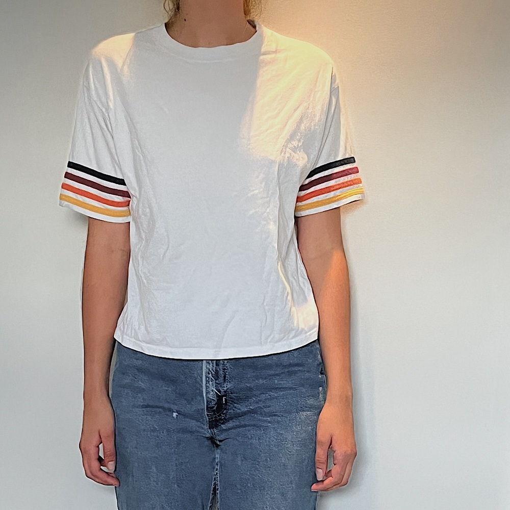 Brandy Melville T-Shirt with striped sleeves. One size.